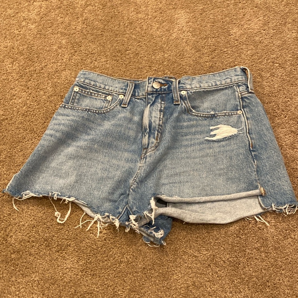 madewell relaxed denim light wash distressed denim shorts size 26